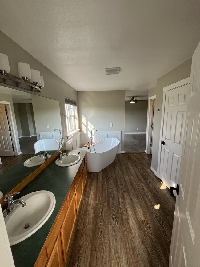 Building Photo - 1341 Colony Ct