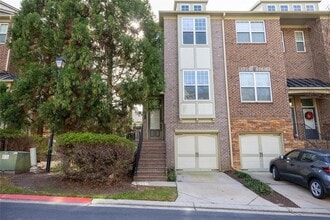 Building Photo - 2028 Cobblestone Cir NE