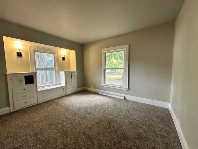 Building Photo - Three Bedroom Home in Battle Creek