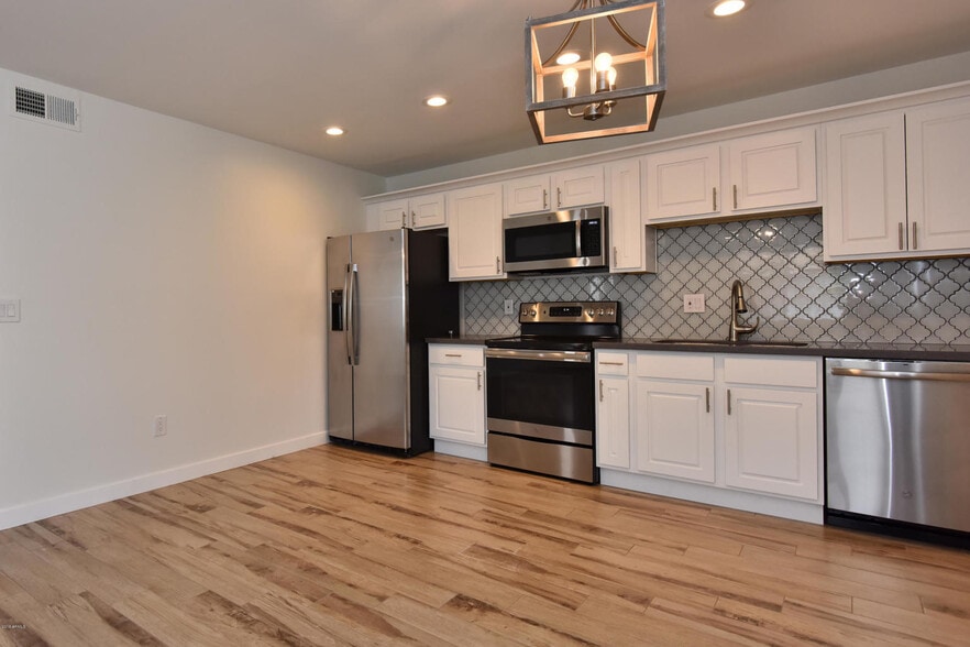 Kitchen - 2308 N 28th PL