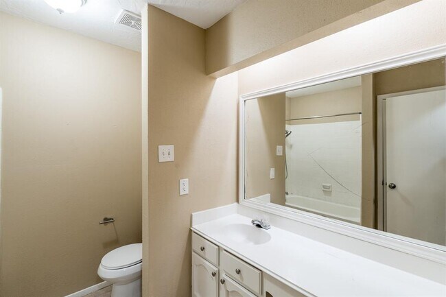 Building Photo - 9903 Cane Creek Dr
