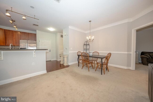 Building Photo - 300 W Elm St