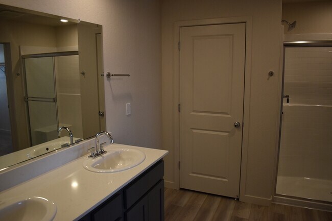 Building Photo - 4624 Athena Dr