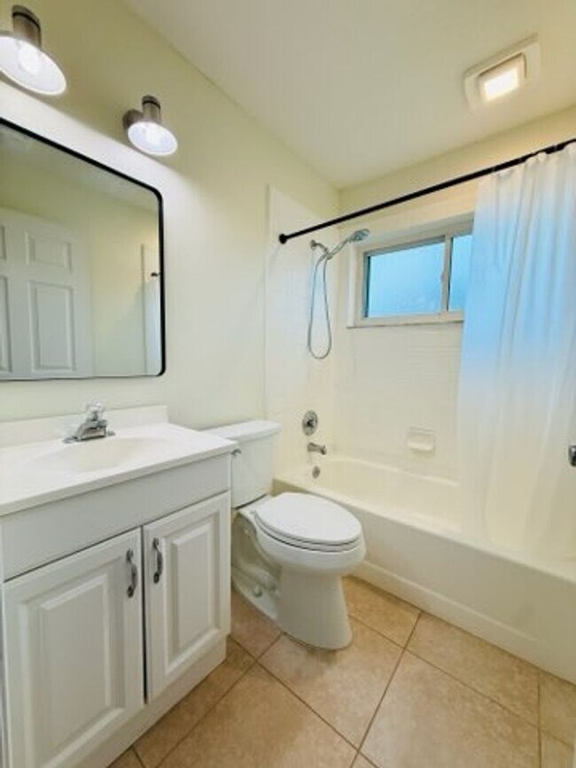Building Photo - Kissimmee - 3 Bedroom, 2 Bathroom - $2,295.00