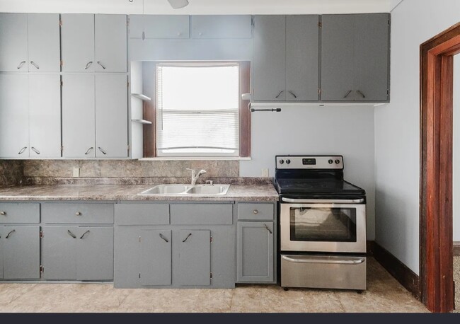 Building Photo - 901 S 1st St