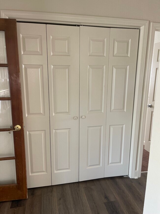 Building Photo - 817 Lake Ave