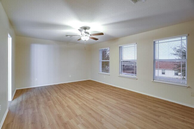 Building Photo - 201 Creek Ledge Dr