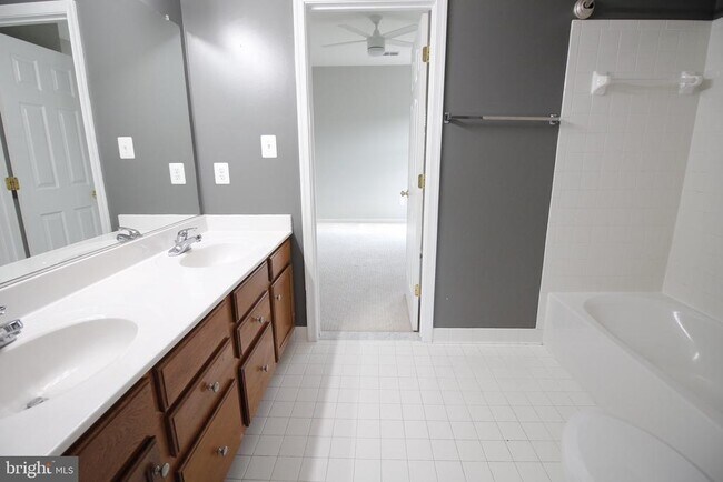 Building Photo - 5569 Jamisons Farm Dr