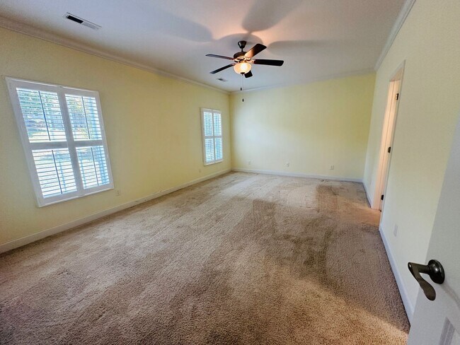 Building Photo - Sun-Drenched Corner Lot Condo – 2 Bedrooms + Office Near Middlebrook Pike