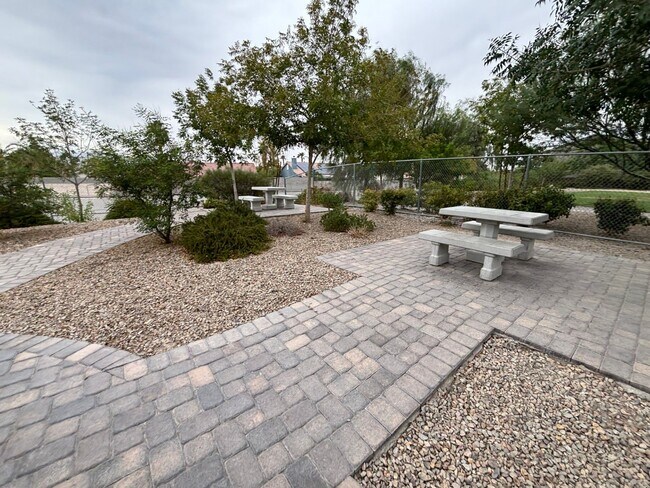 Building Photo - Beautiful Gated 3-Bed, 2.5-Bath Townhome in North Las Vegas!
