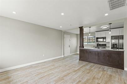 Building Photo - 3 bedrooms 1 bathroom with all tile flooring