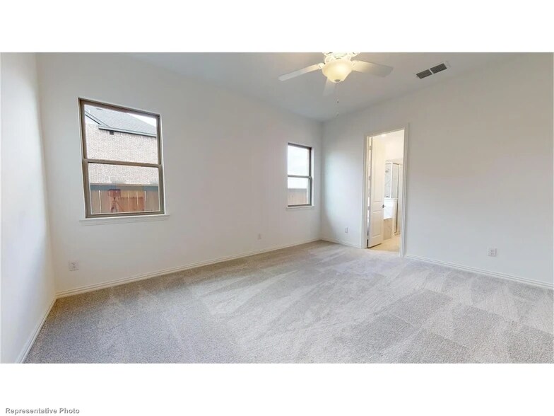 Building Photo - 904 Utica Dr