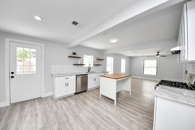 Building Photo - 503 Schilling Ave