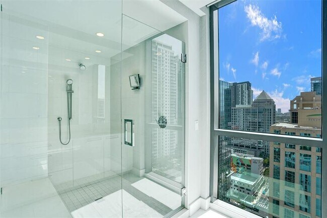 Building Photo - 100 E Las Olas Blvd