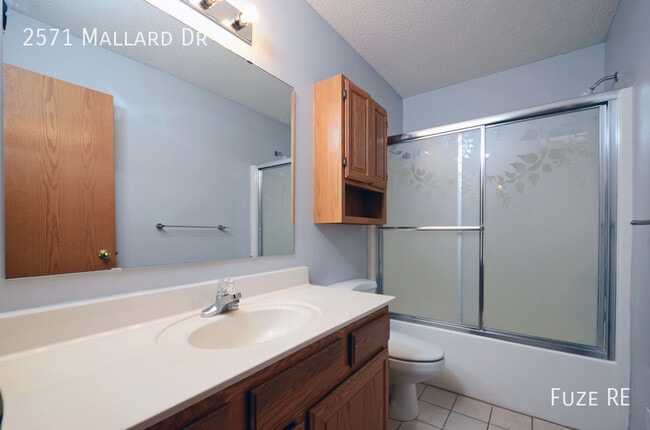 Building Photo - 2571 Mallard Dr