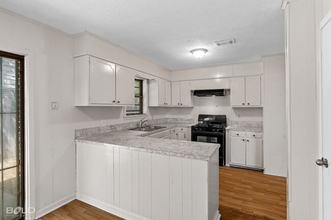 Building Photo - Check Out this 3 Bed 1.5 in Shreveport!