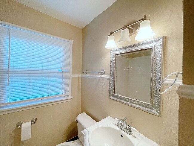 Building Photo - 925/927 Rittiner Drive