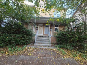 Building Photo - 444 N 5th St