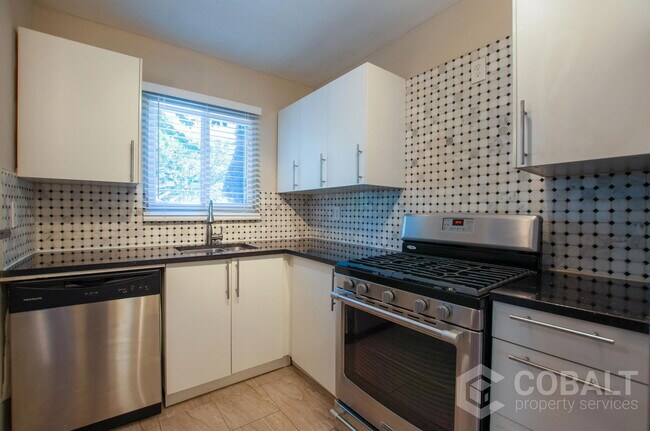 Building Photo - 767 Greenwood Ave NE