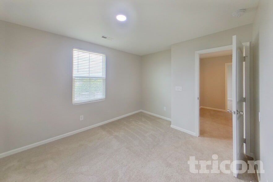 Building Photo - 656 McCormick Ln