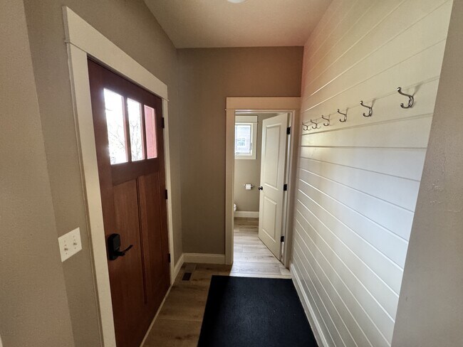 Building Photo - 813 N 15th Ave