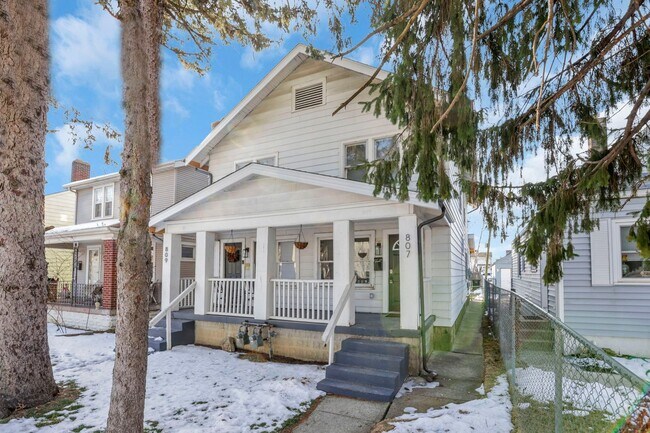 Building Photo - 807-809 E Deshler Ave