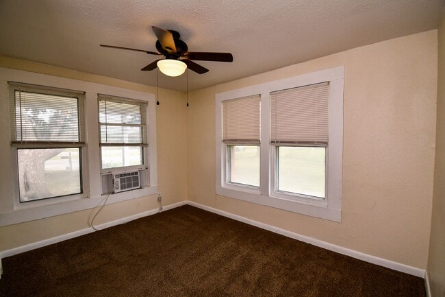 Building Photo - 1-Bedroom Home with Office & Easy Access t...