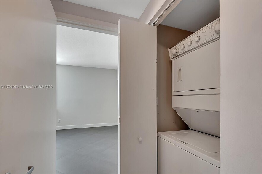 Building Photo - 335 S Biscayne Blvd