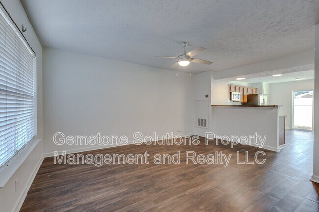 Building Photo - 1303 Vermont Ct