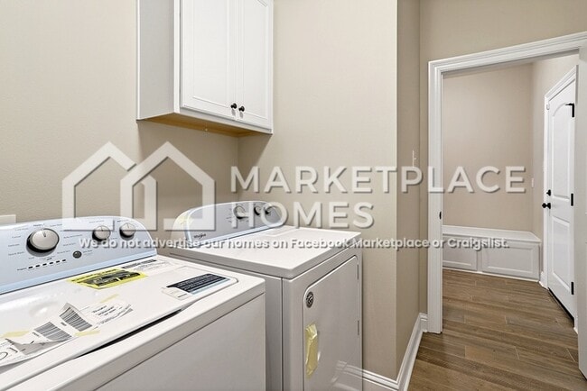 Building Photo - 462 Lake Breeze Dr