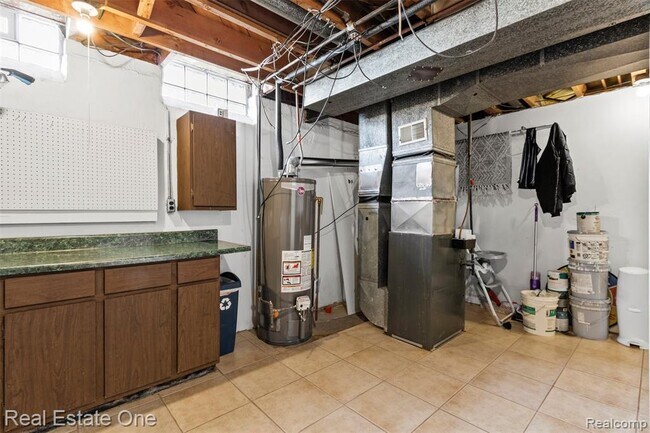 Building Photo - 6118 Amboy St