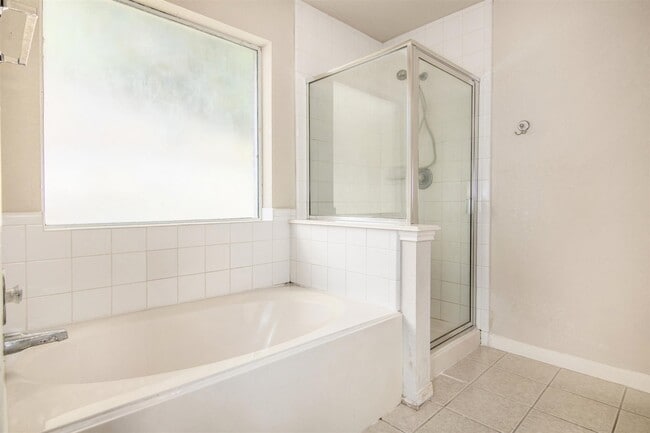 Building Photo - 22907 Sebastian Dr