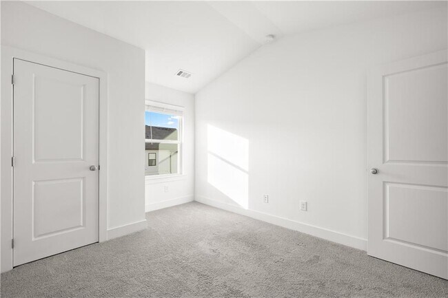 Building Photo - 124 Auburn Wds Dr