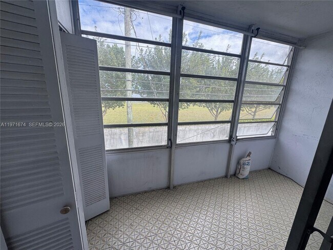 Building Photo - 20337 NE 2nd Ave