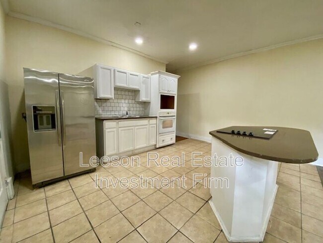 Building Photo - 548 Dalzell St