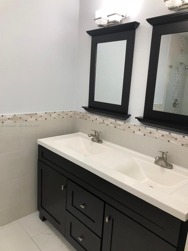 Building Photo - 4939 SW 144th Ave