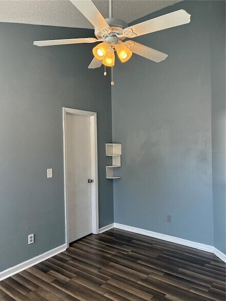 Building Photo - 5841 Dorham Pl