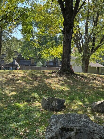 Building Photo - 115 Beechnut St