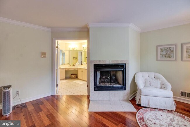 Building Photo - 307 Sayre Dr