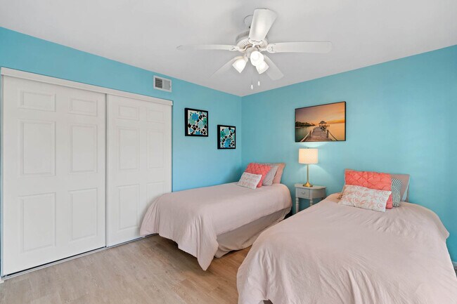 Building Photo - 600 Neapolitan Way