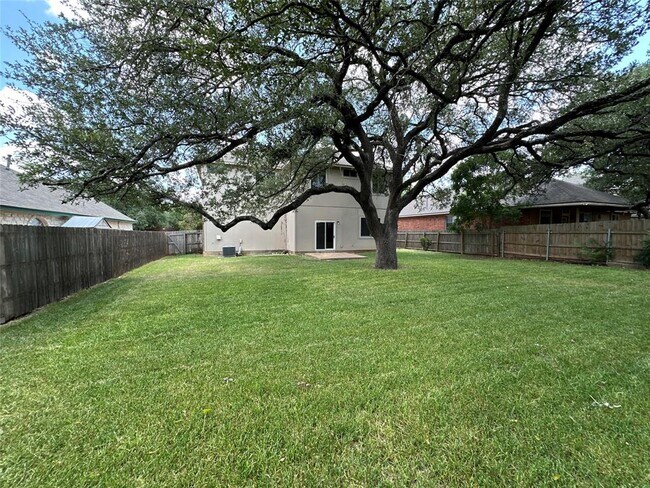 Building Photo - 1603 Azalea Dr
