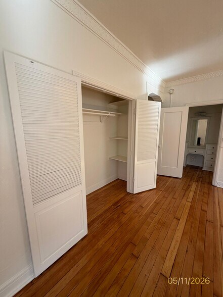 Building Photo - 318 S Kingsley Dr