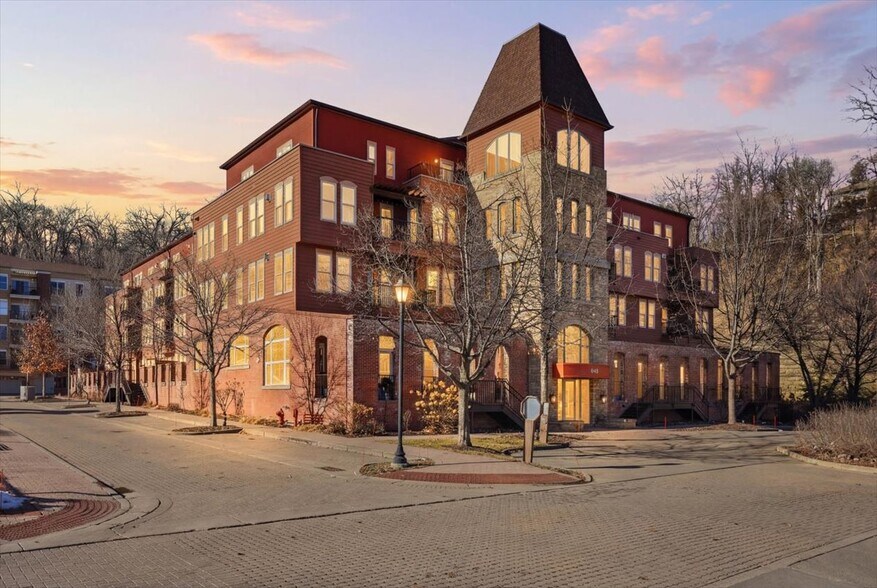 Building Photo - 640 Main St N