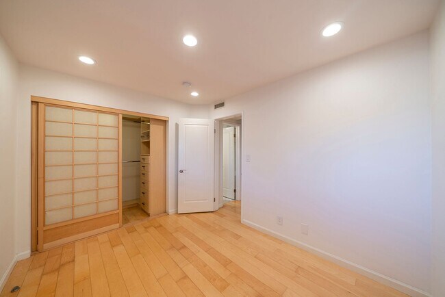 Building Photo - Warm & Inviting Manhattan Beach Rental Home!