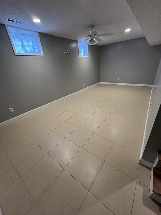 Building Photo - 145 Fiddlers Run Ct