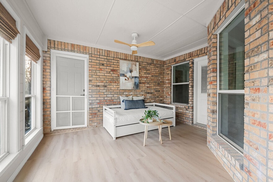 Building Photo - 478 Westshore Dr