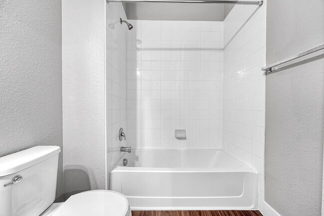 Building Photo - $1,775 - 2 Bed, 2 Bath Condo in Aurora wit...