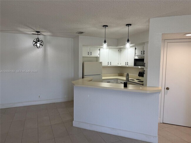 Building Photo - 3330 Pinewalk Dr N