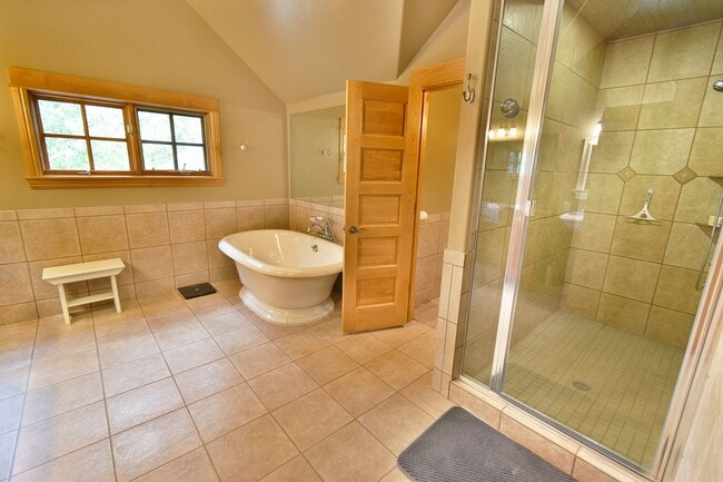 Building Photo - 13 Mallard Ln