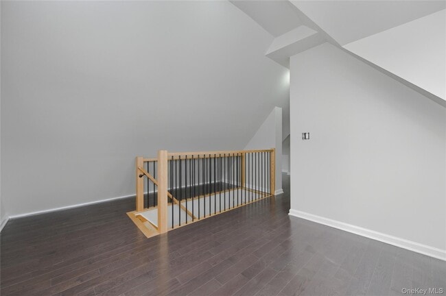 Building Photo - 120 Maple Ave